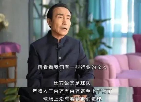 在剧照上，佩德罗;帕斯卡一副八十年代装扮，引人遐想